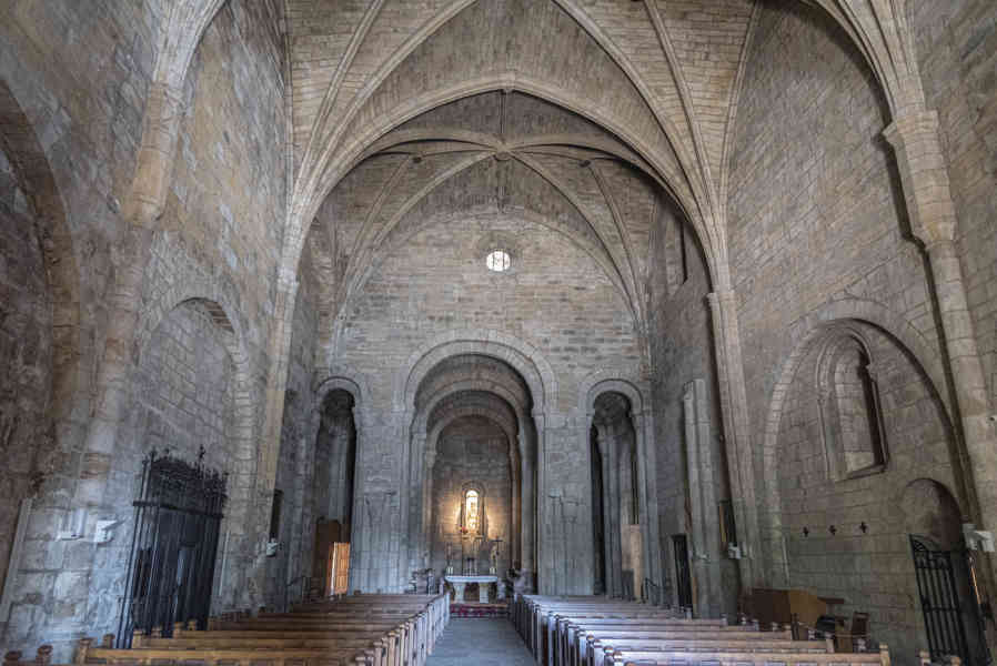 Comunidad Foral de Navarra 085 - monasterio de Leyre - iglesia de San Salvador de Leyre.jpg
